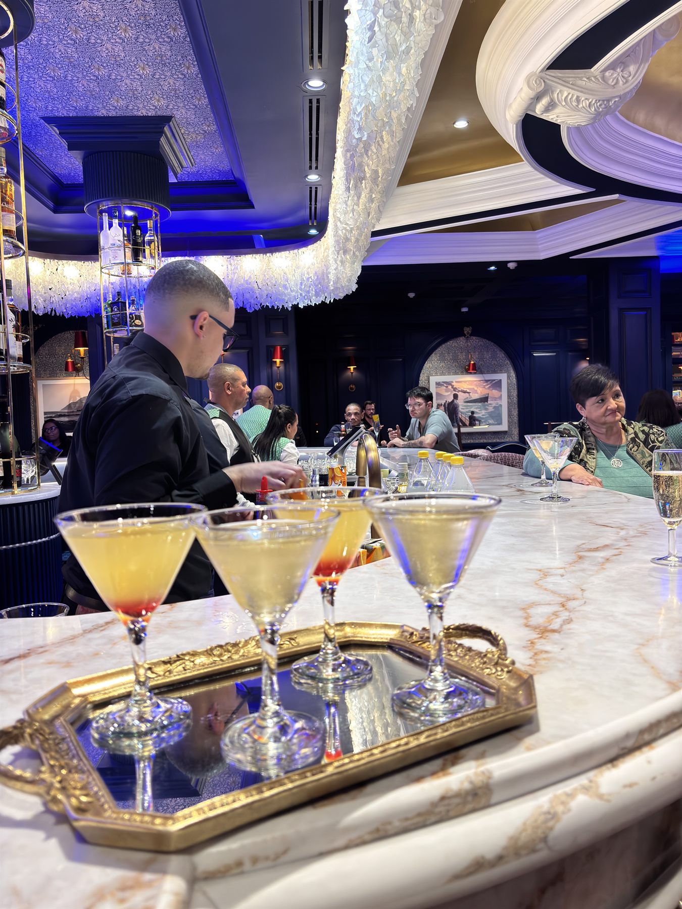 Cocktail tray service
